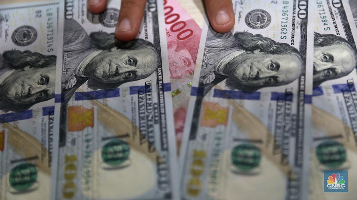 Dolar yang terlemah dalam 10 bulan terakhir ingin menyentuh Rp 15.700