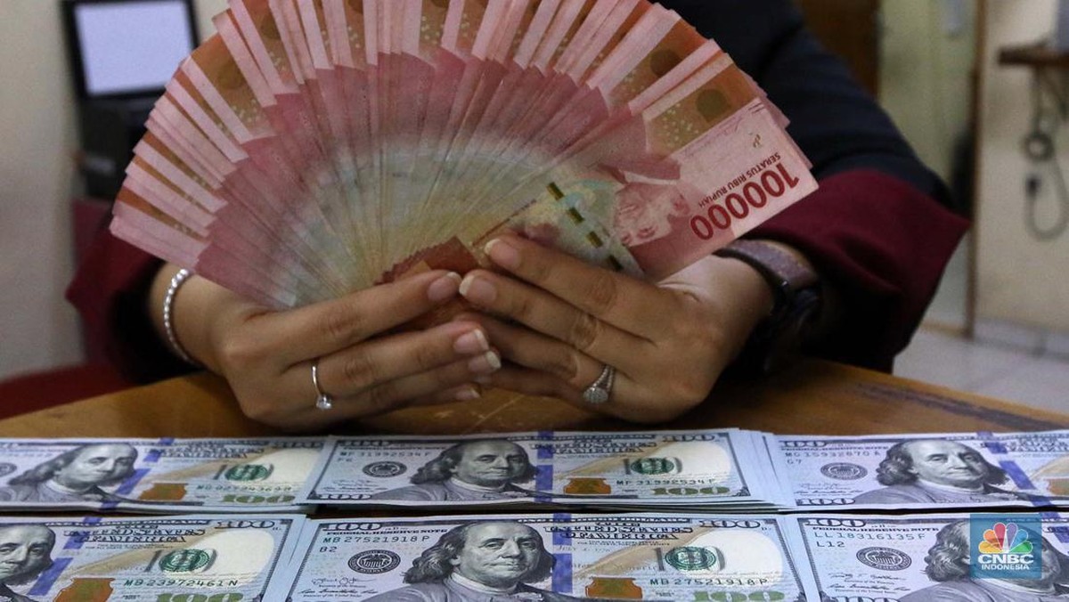 Perekonomian dalam negeri memberi angin segar, rupee membalikkan dolar